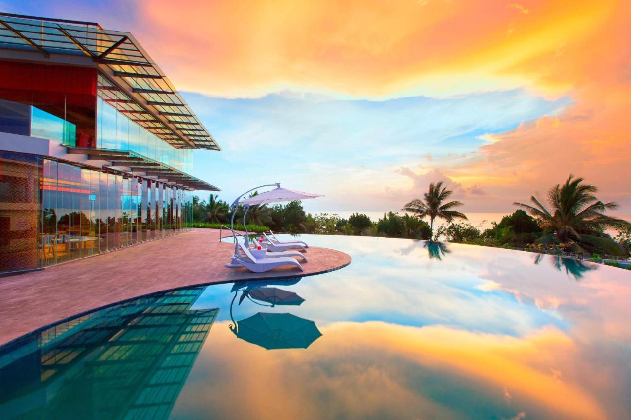 Sheraton Bali Kuta Resort Exterior photo